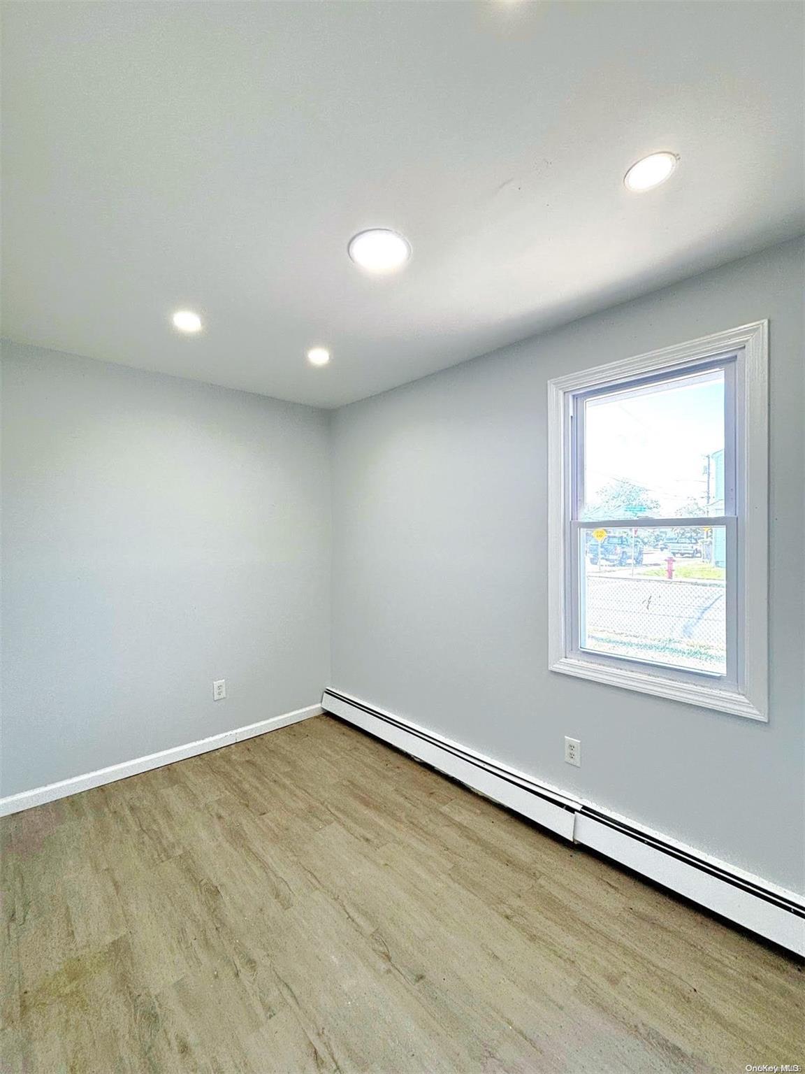 Single Family Walnut  Nassau County, NY 11096, MLS-L3560736-7