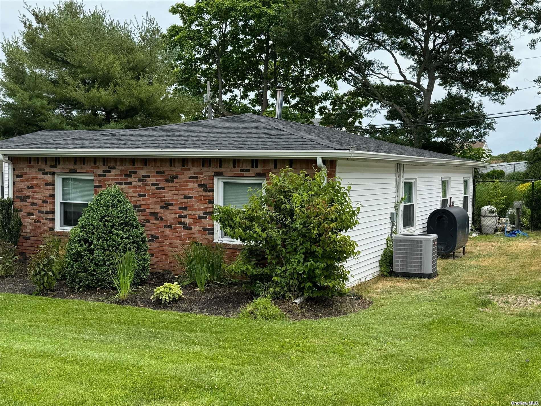 Single Family College Hills  Suffolk County, NY 11738, MLS-L3560966-18