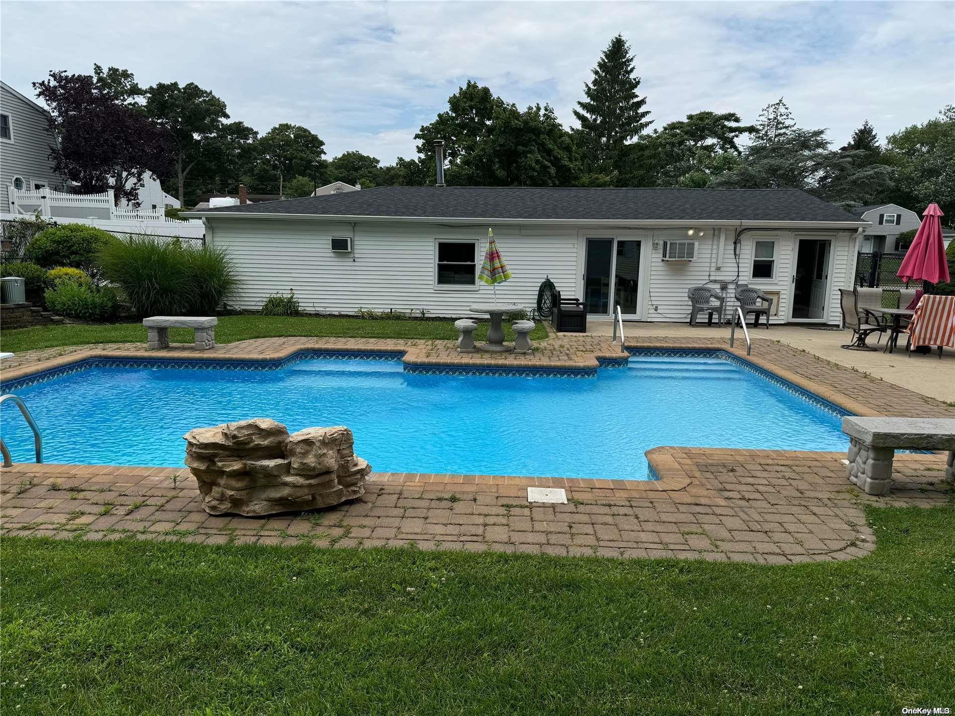 Single Family College Hills  Suffolk County, NY 11738, MLS-L3560966-2