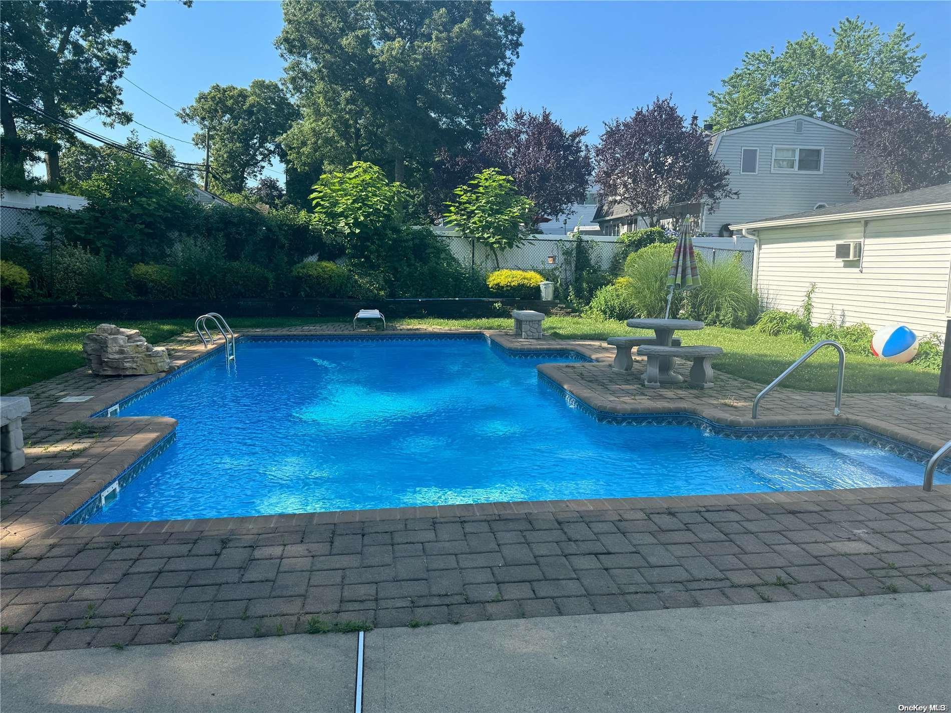 Single Family College Hills  Suffolk County, NY 11738, MLS-L3560966-3
