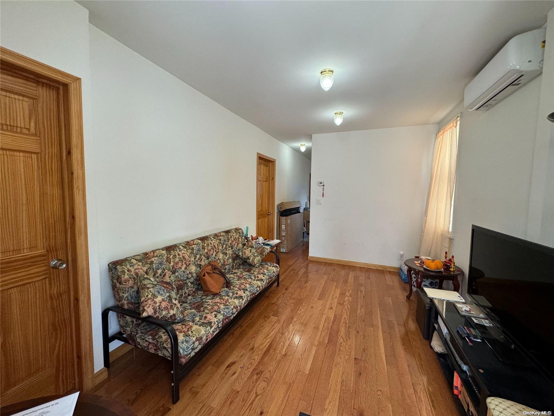 Single Family 77th  Queens, NY 11366, MLS-L3560967-2