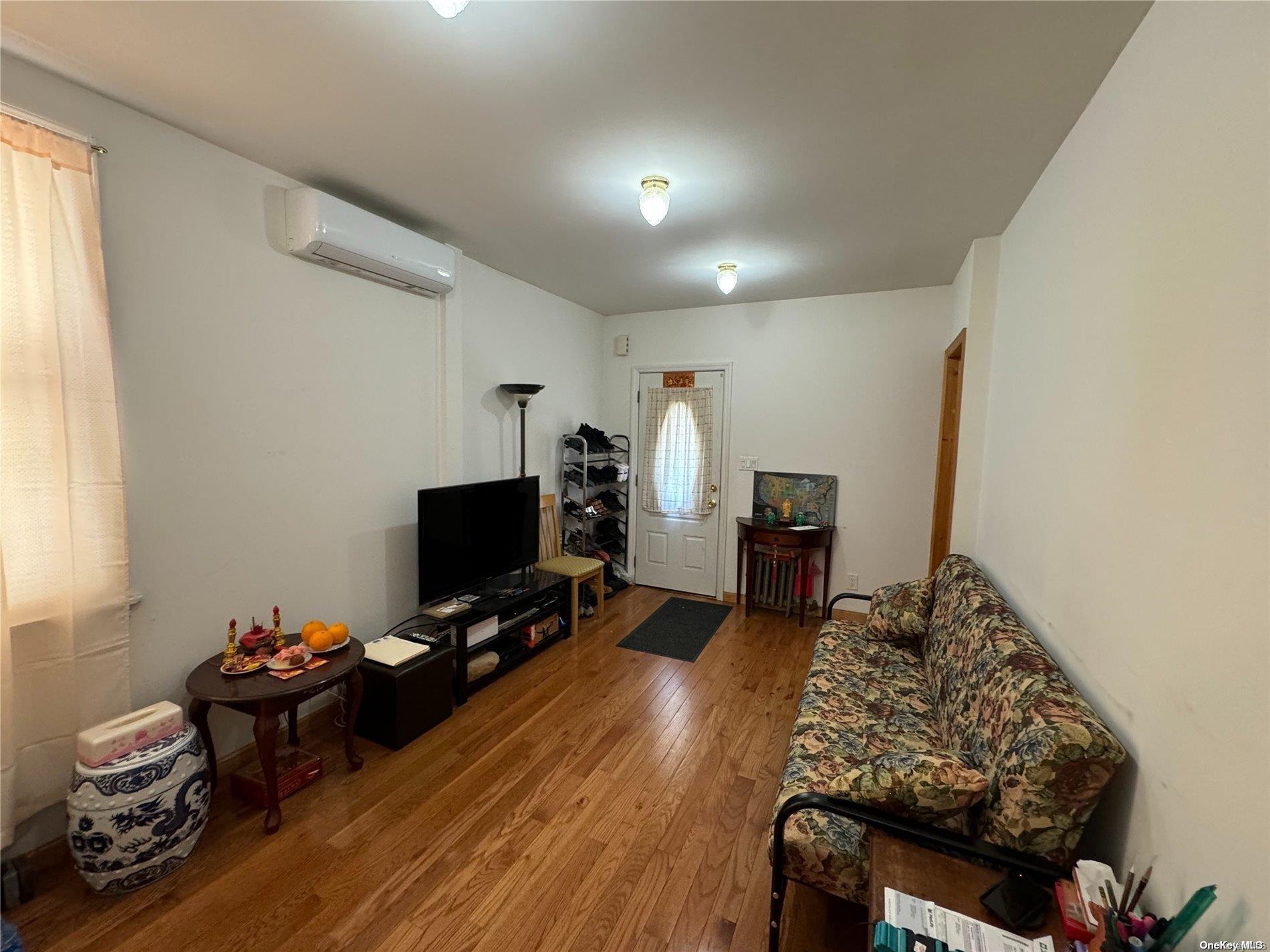 Single Family 77th  Queens, NY 11366, MLS-L3560967-3