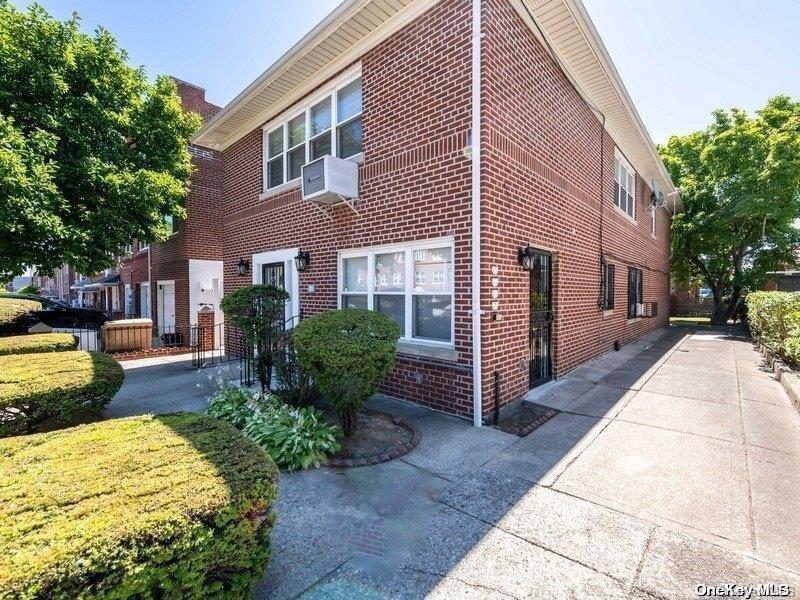 Single Family 47th  Queens, NY 11105, MLS-L3561589-20