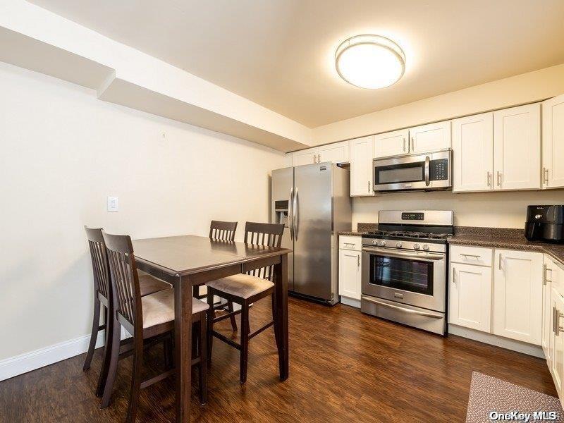 Single Family 47th  Queens, NY 11105, MLS-L3561589-3