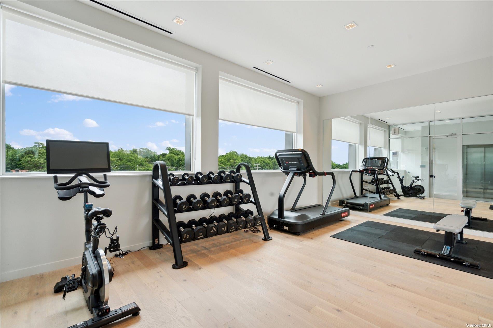 Condo Middle Neck  Nassau County, NY 11021, MLS-L3562126-29