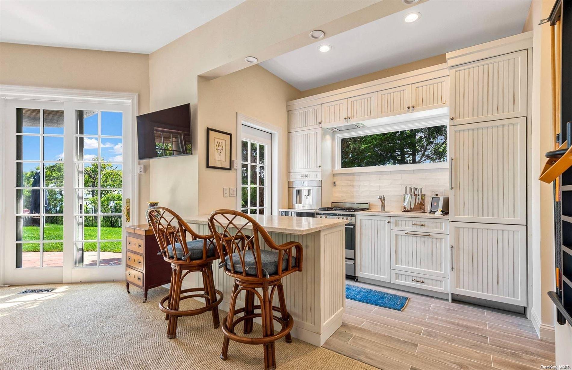 Single Family Middle Pond  Suffolk County, NY 11968, MLS-L3562658-10