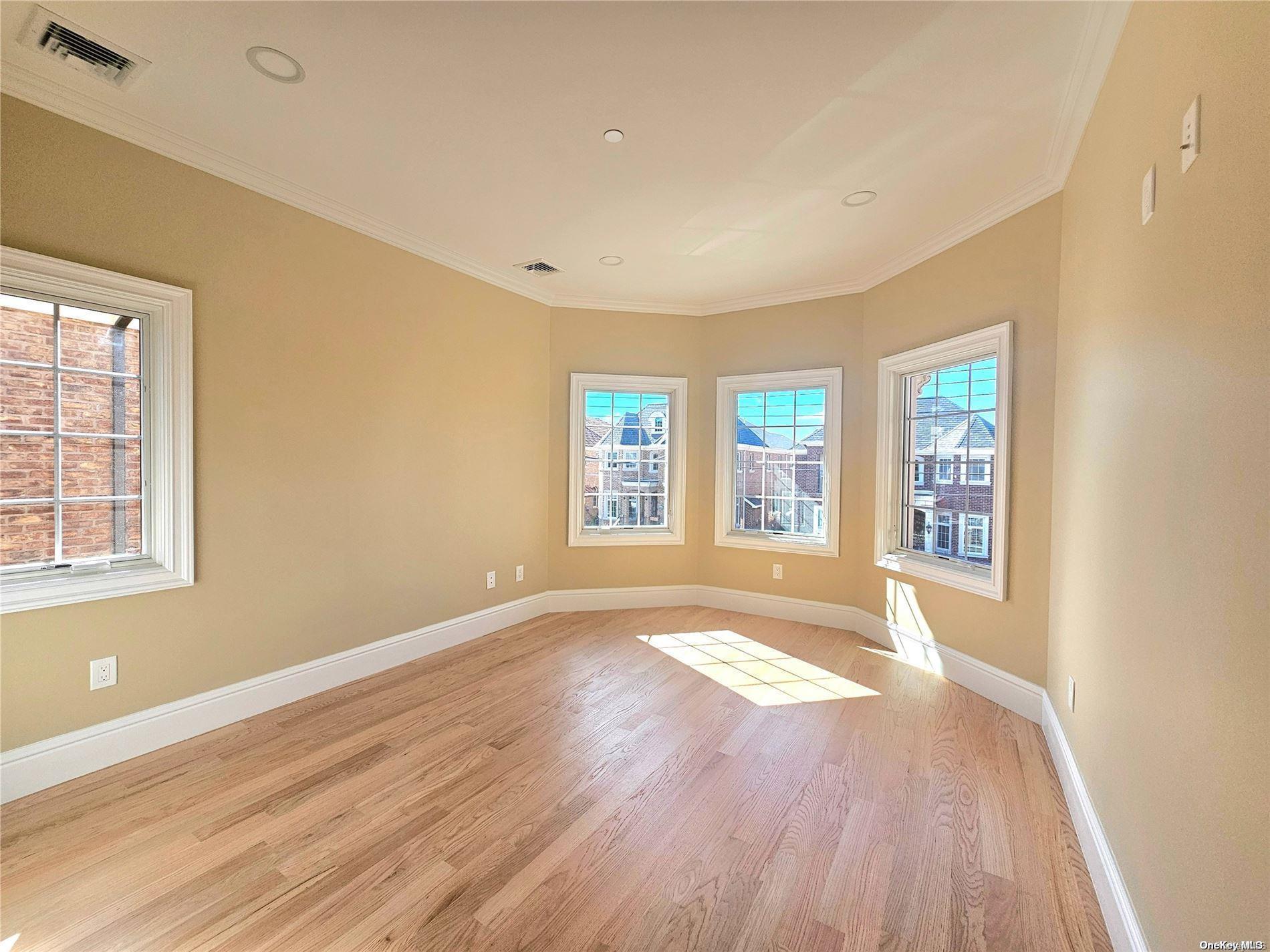 Single Family Sullivan  Queens, NY 11357, MLS-L3563235-14