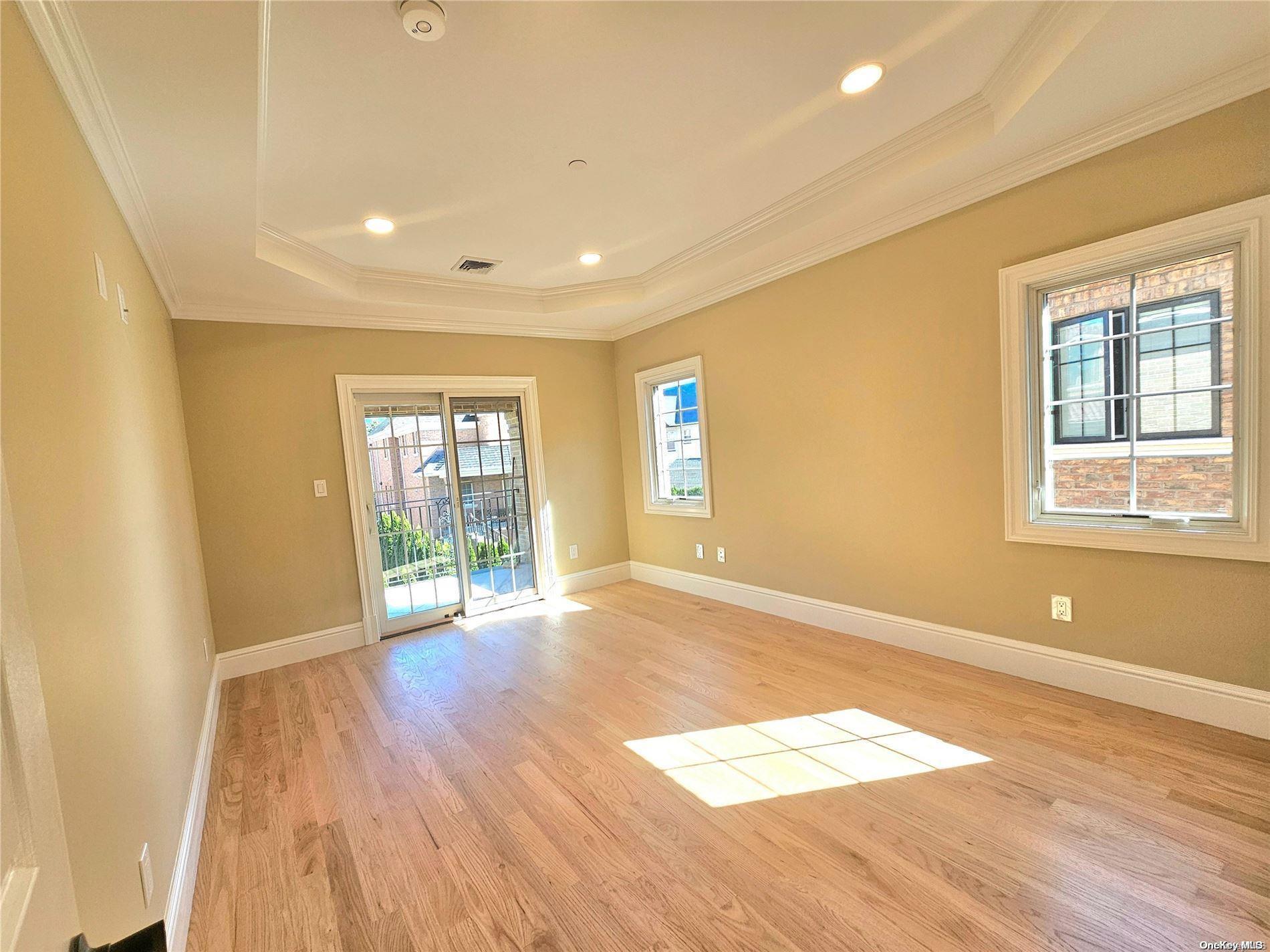 Single Family Sullivan  Queens, NY 11357, MLS-L3563235-15