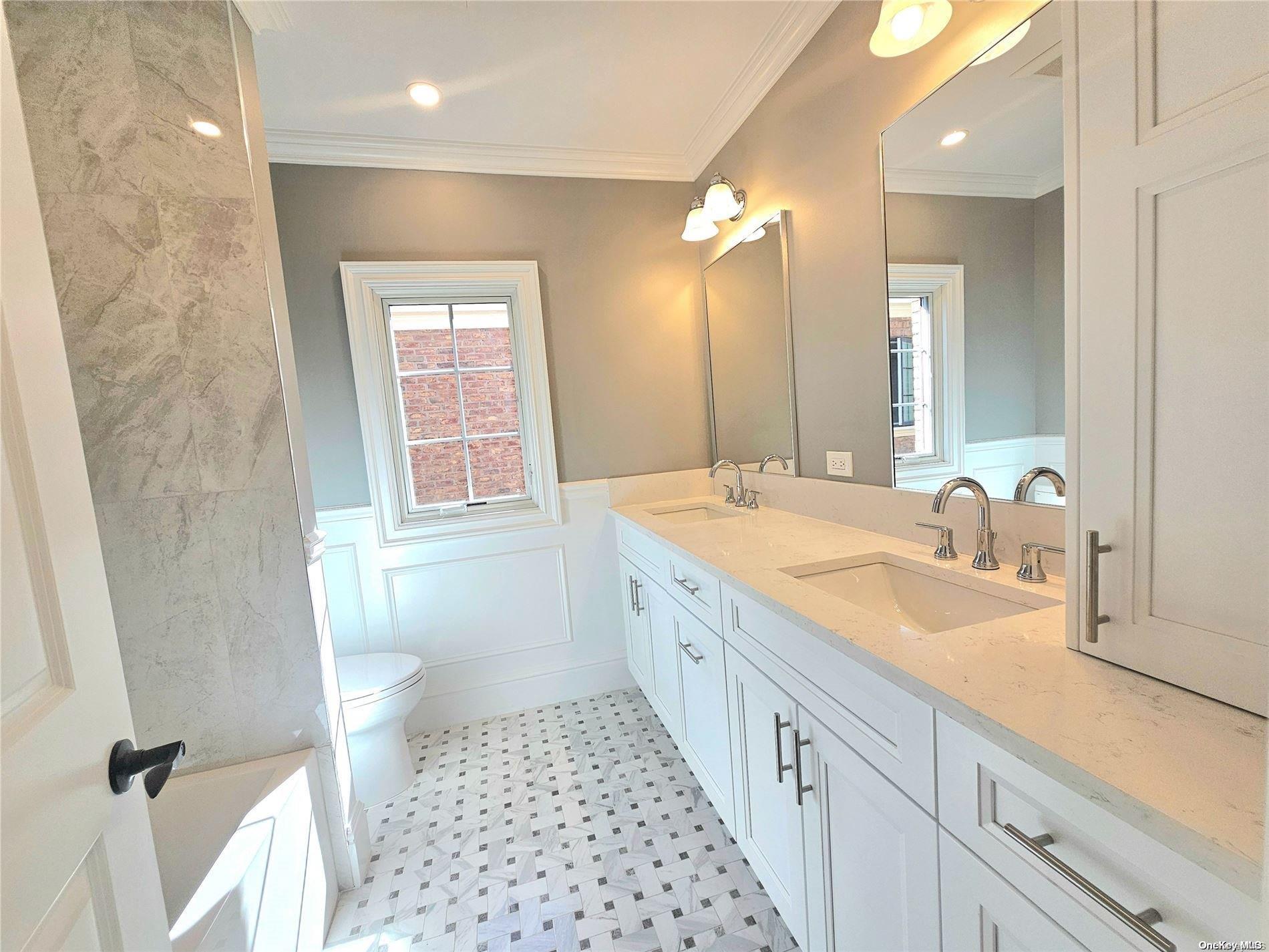 Single Family Sullivan  Queens, NY 11357, MLS-L3563235-16