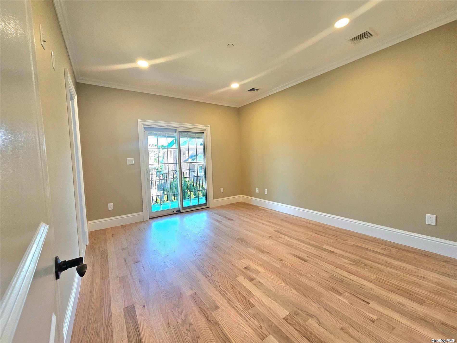 Single Family Sullivan  Queens, NY 11357, MLS-L3563235-17