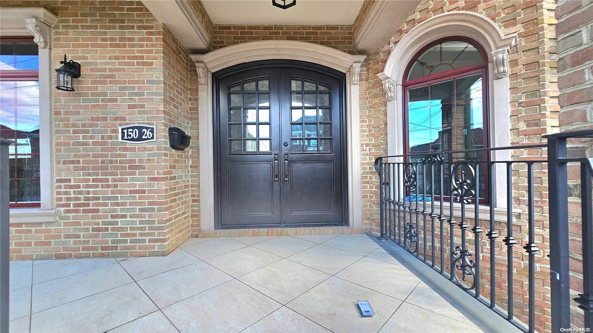 Single Family Sullivan  Queens, NY 11357, MLS-L3563235-2