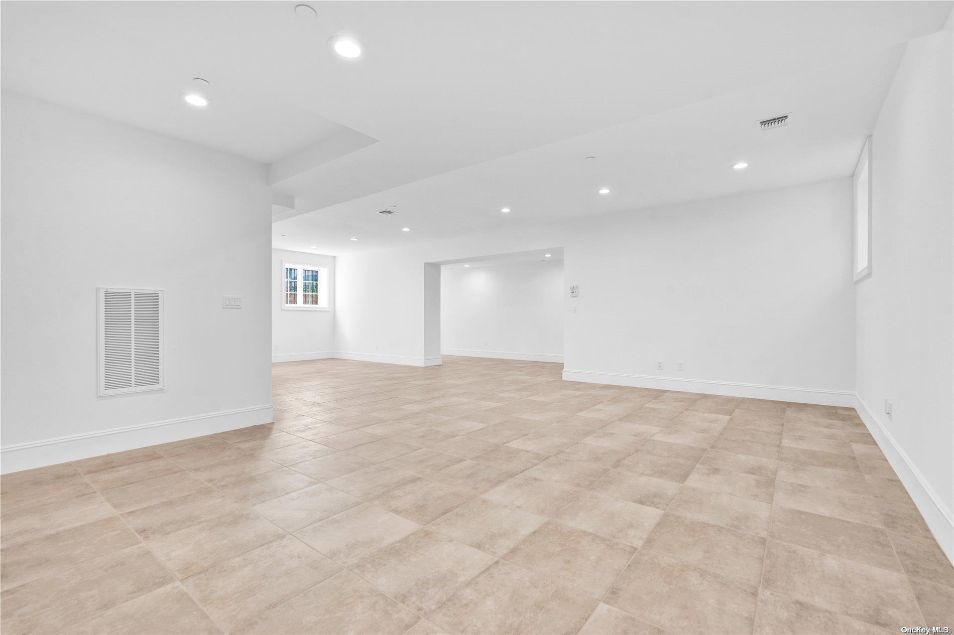 Single Family Sullivan  Queens, NY 11357, MLS-L3563235-22