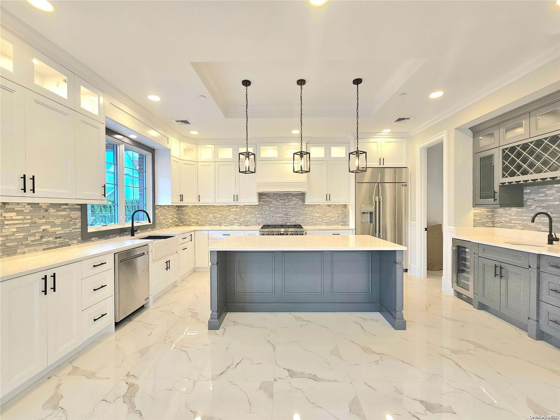 Single Family Sullivan  Queens, NY 11357, MLS-L3563235-5