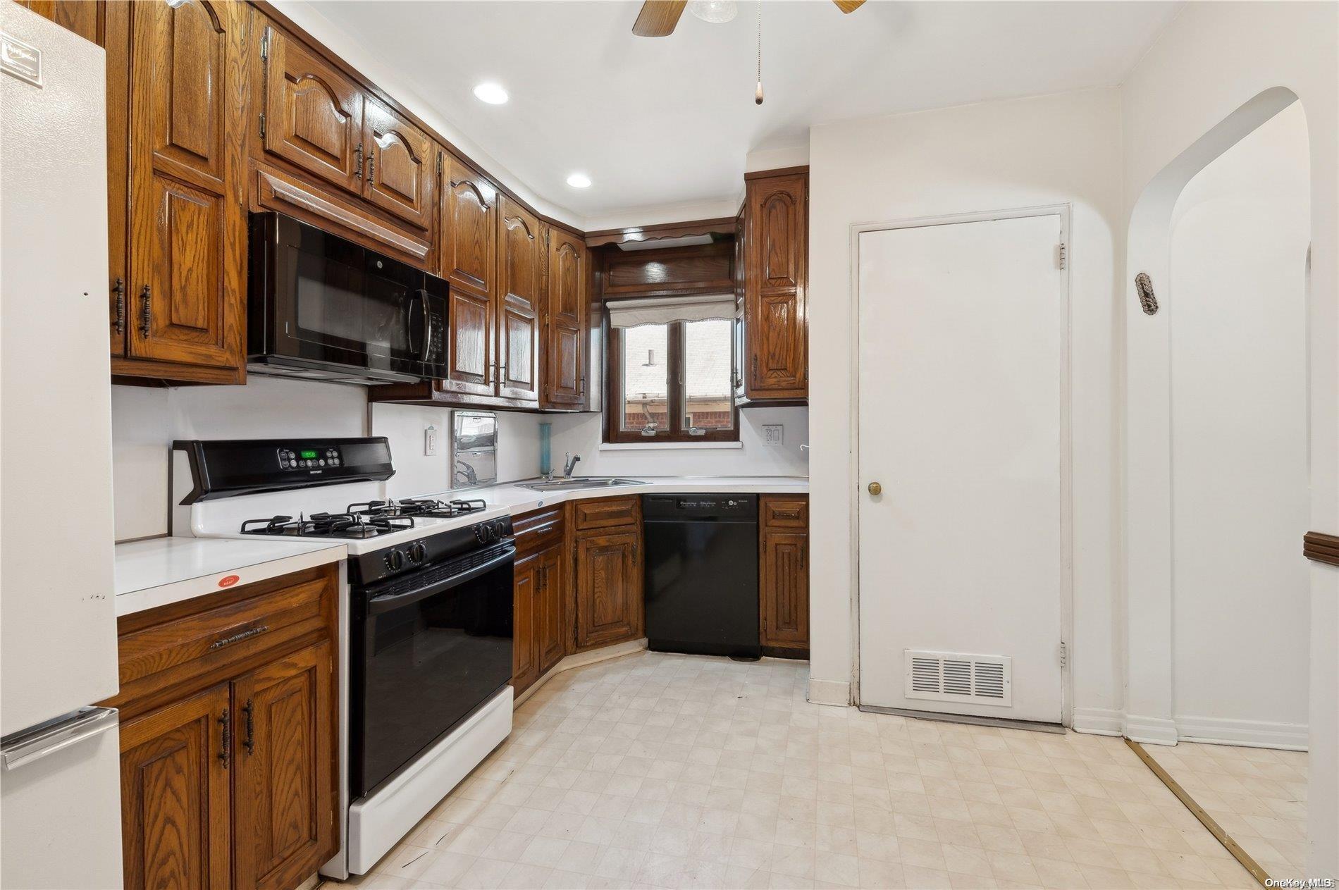 Single Family 172nd  Queens, NY 11365, MLS-L3563356-15