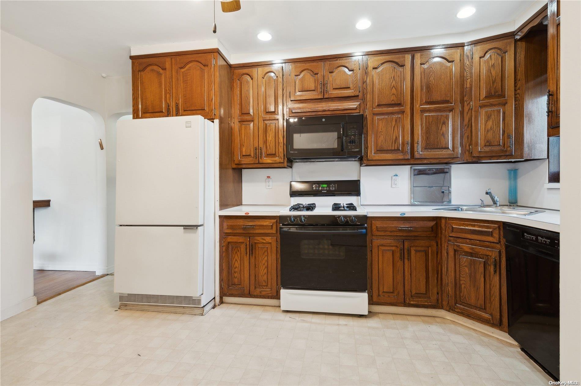 Single Family 172nd  Queens, NY 11365, MLS-L3563356-16