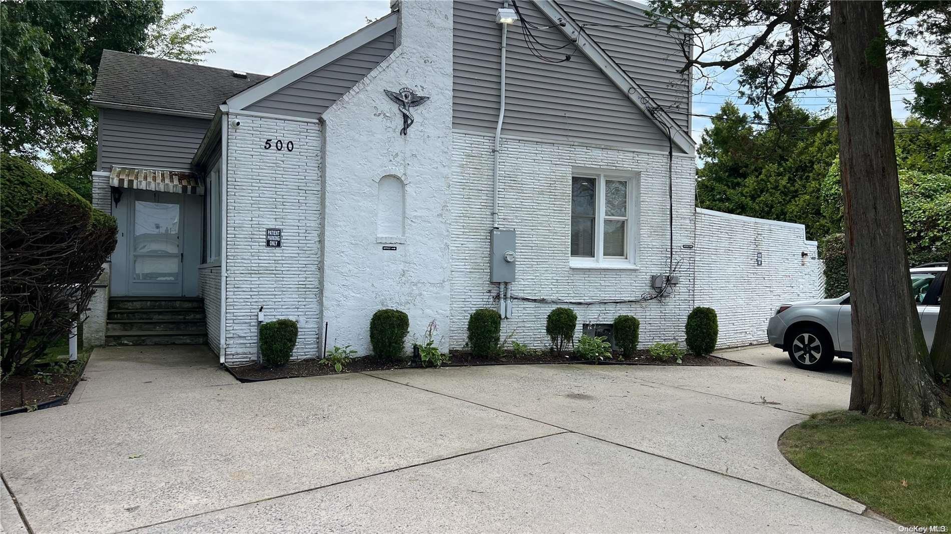 Single Family Park  Nassau County, NY 11762, MLS-L3564405-3