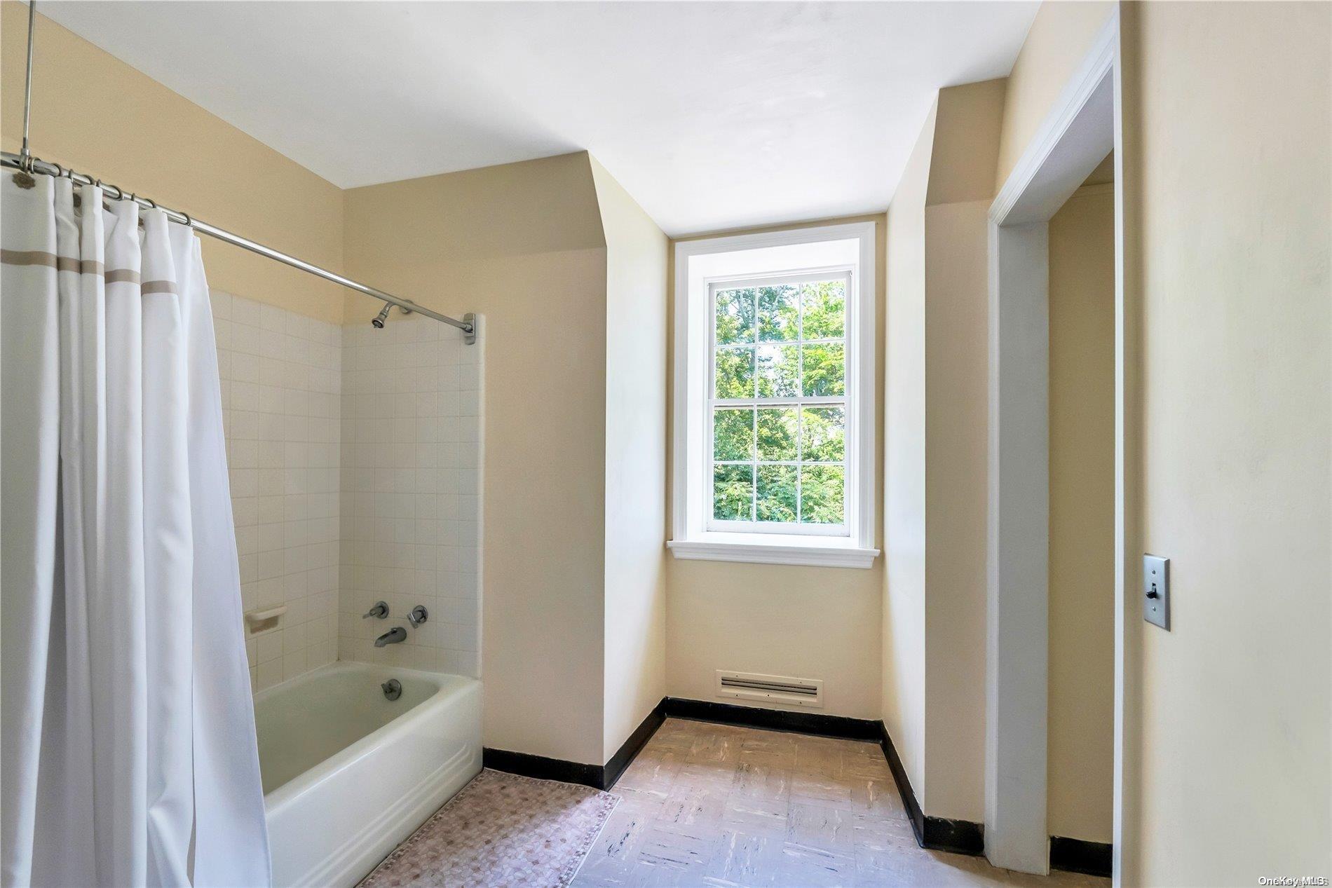 Single Family Cove Woods  Nassau County, NY 11771, MLS-L3564598-36