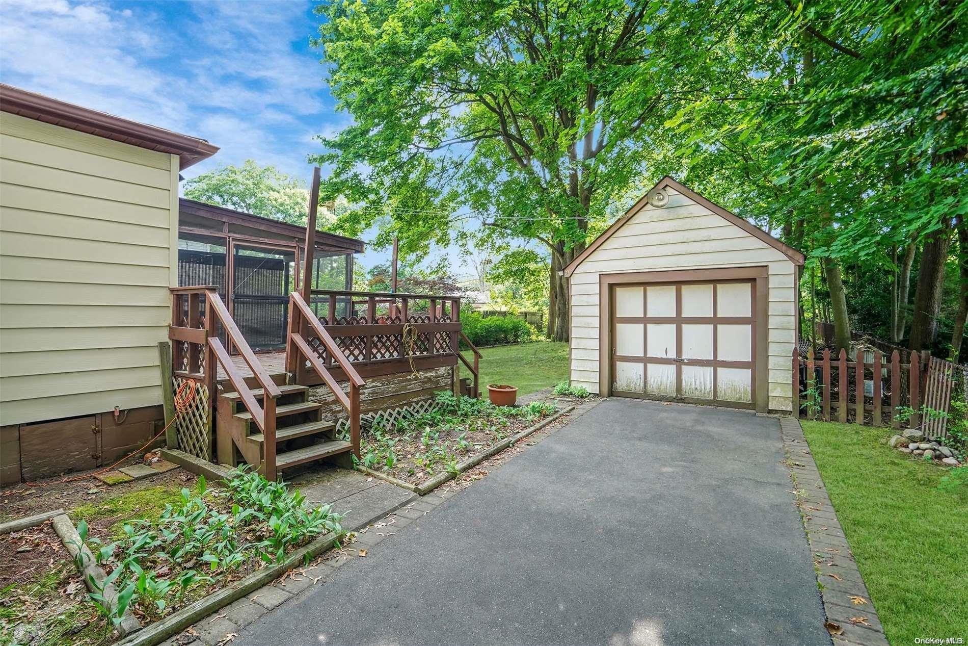 Single Family Brookdale  Suffolk County, NY 11706, MLS-L3564783-4