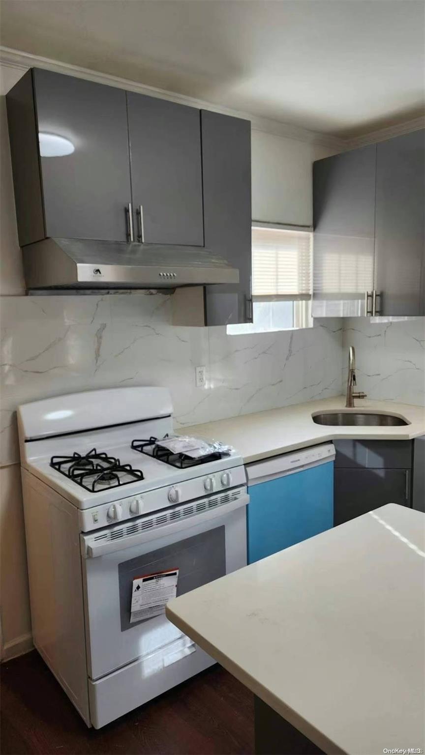 Single Family 213th  Queens, NY 11364, MLS-L3565173-11