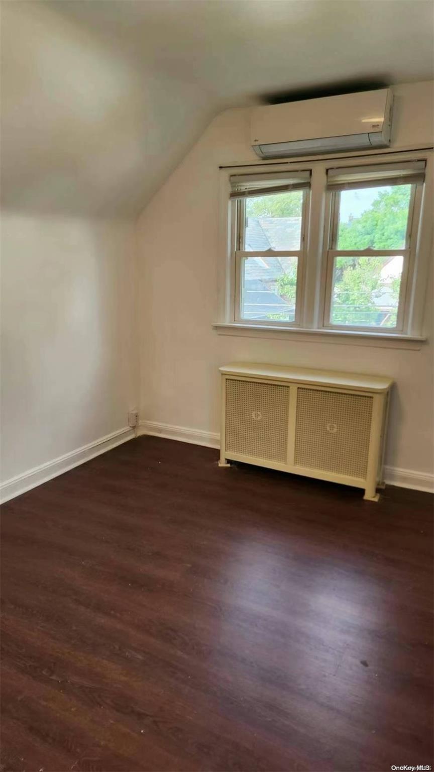 Single Family 213th  Queens, NY 11364, MLS-L3565173-13