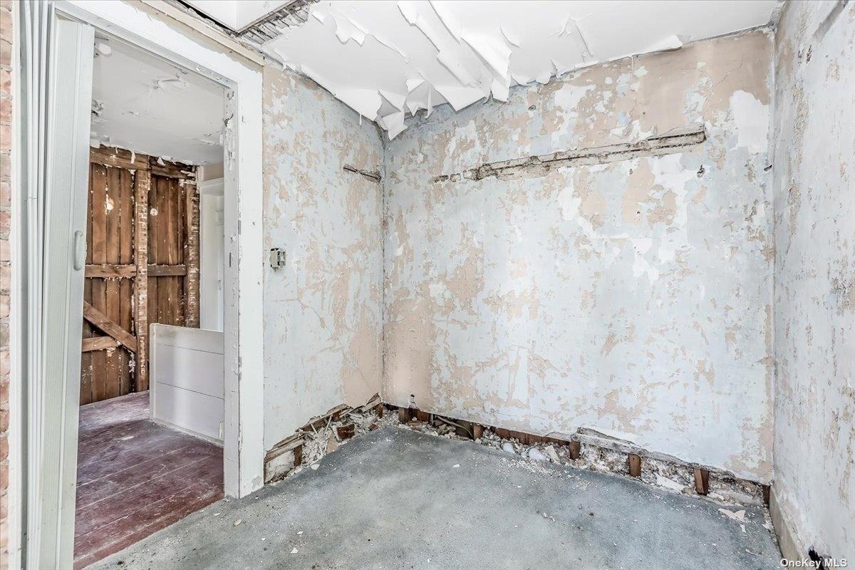 Single Family 3rd  Suffolk County, NY 11944, MLS-L3565361-12