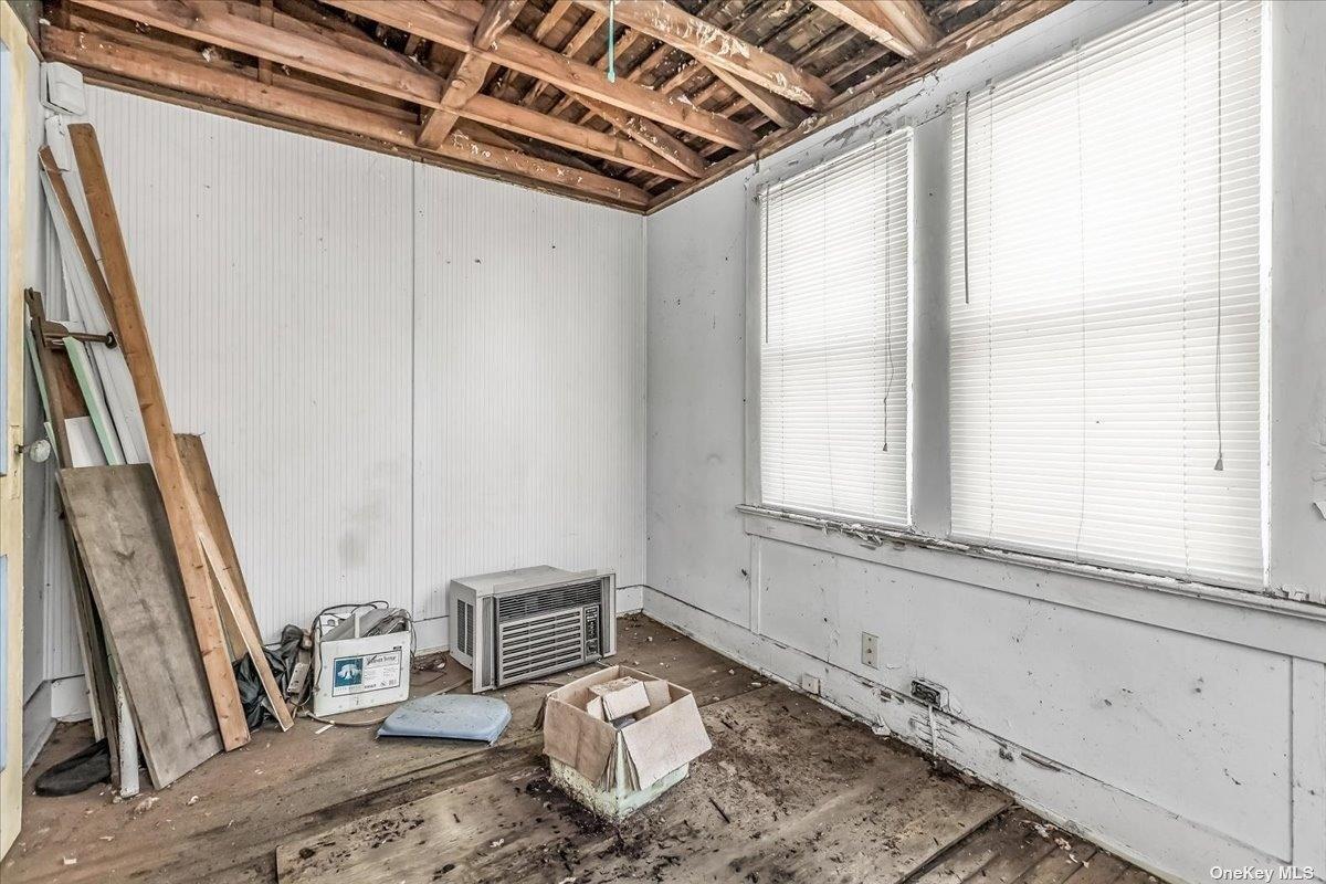 Single Family 3rd  Suffolk County, NY 11944, MLS-L3565361-13