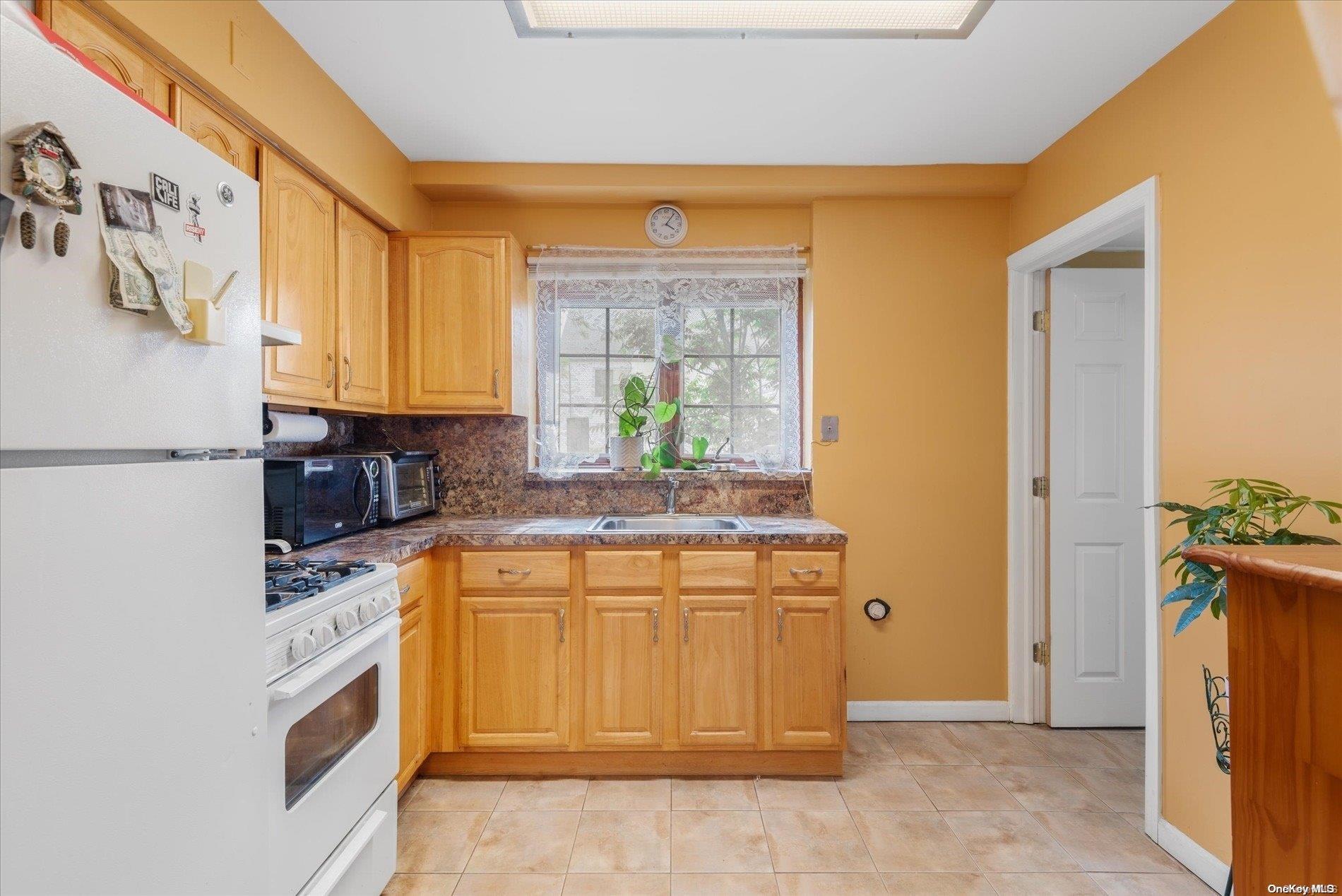 Single Family 96th  Queens, NY 11414, MLS-L3565532-4