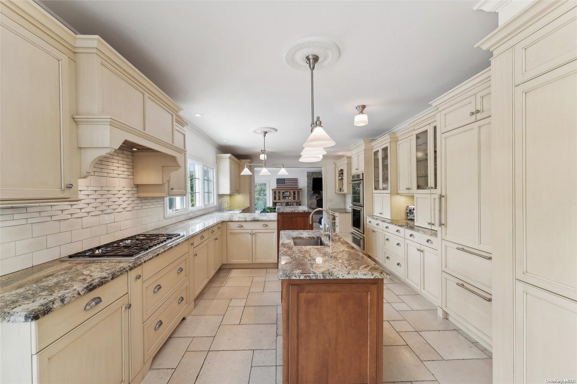 Single Family Rogers  Suffolk County, NY 11960, MLS-L3565941-7