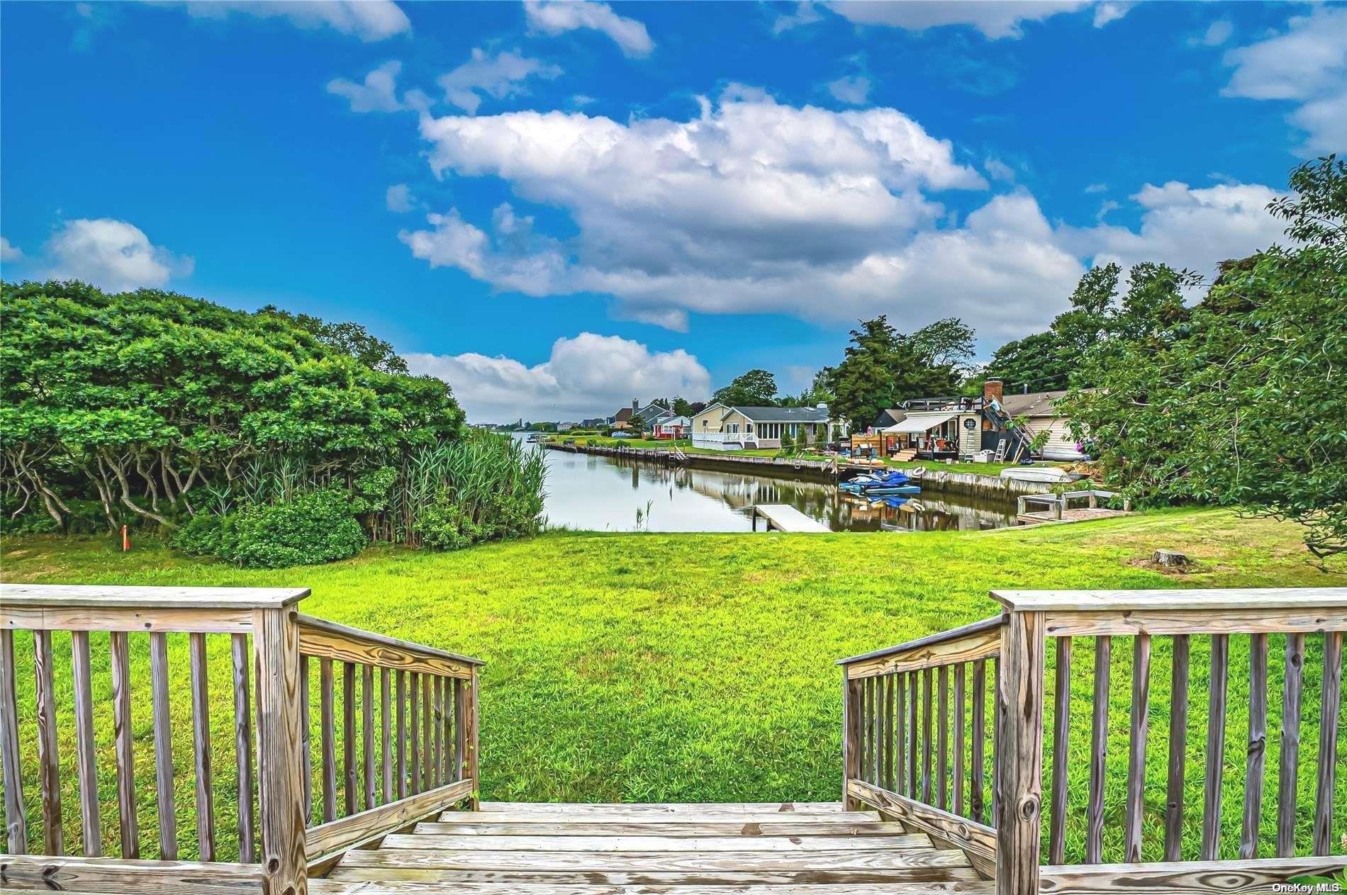 Single Family Landing  Suffolk County, NY 11968, MLS-L3566055-16
