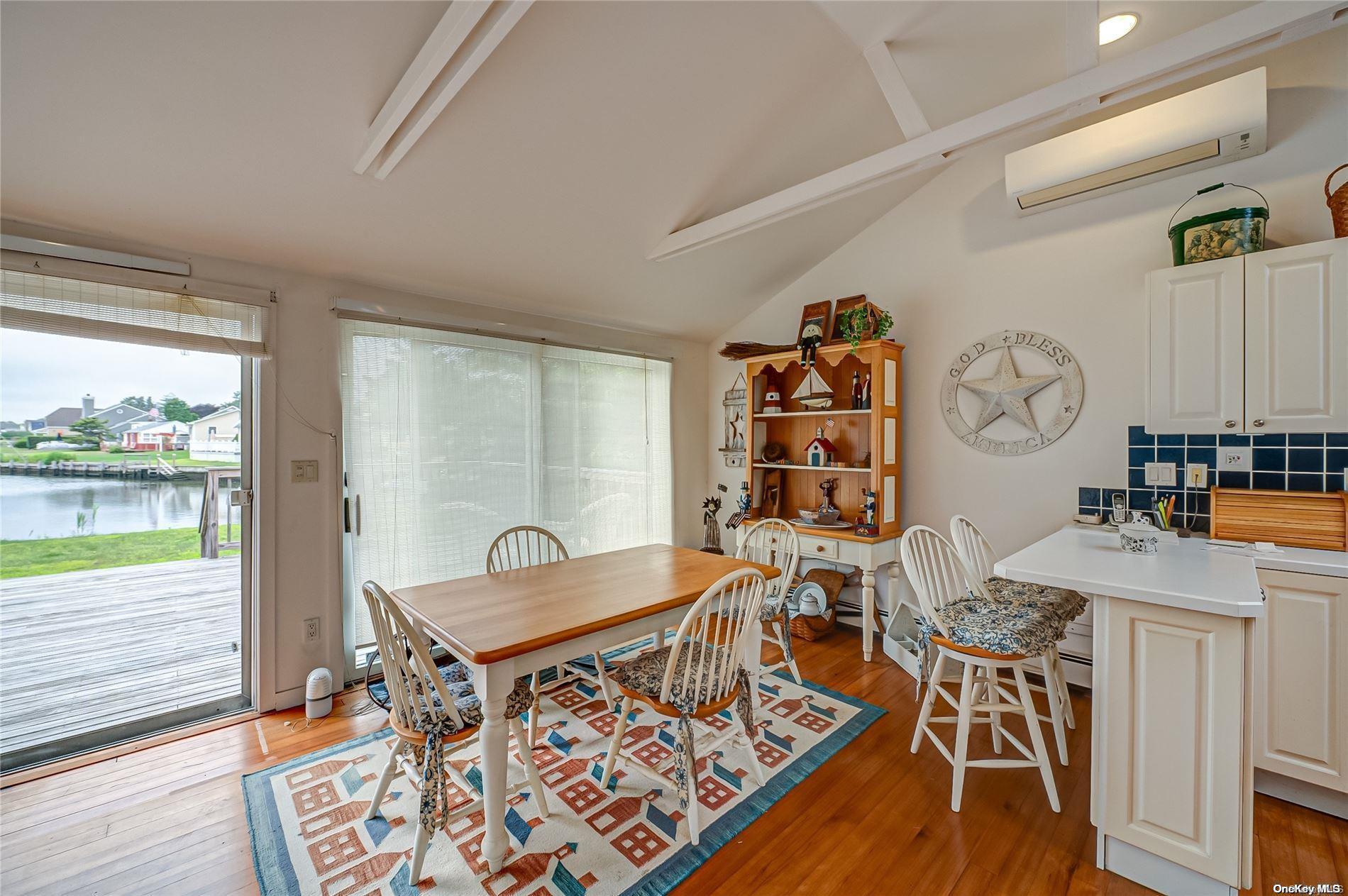 Single Family Landing  Suffolk County, NY 11968, MLS-L3566055-5
