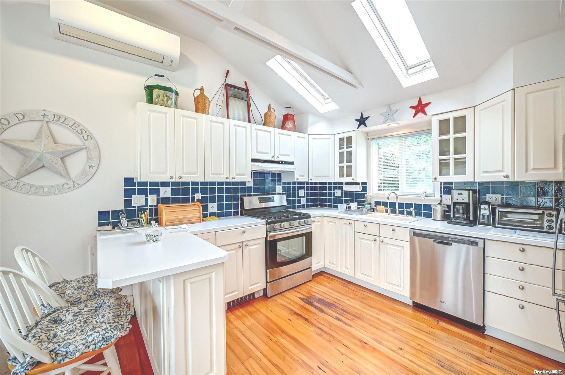 Single Family Landing  Suffolk County, NY 11968, MLS-L3566055-6