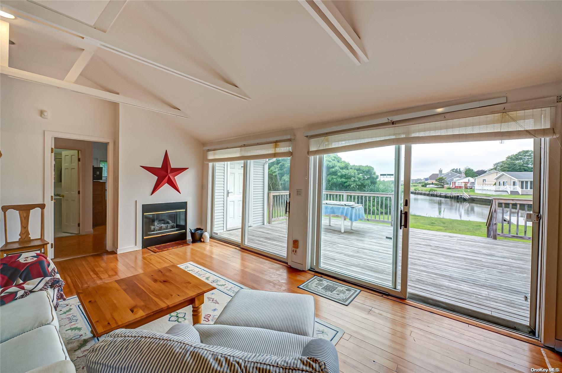 Single Family Landing  Suffolk County, NY 11968, MLS-L3566055-9