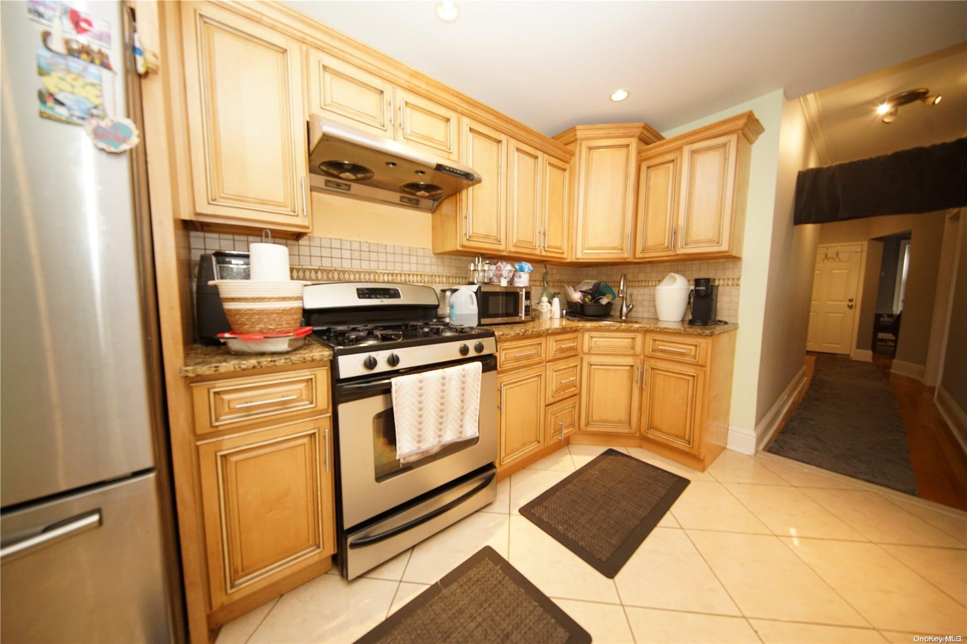 Single Family 124th  Queens, NY 11356, MLS-L3567211-15
