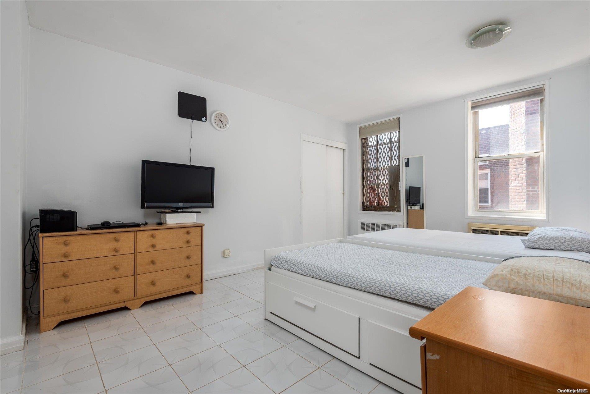 Coop Avenue W  Brooklyn, NY 11223, MLS-L3567405-9