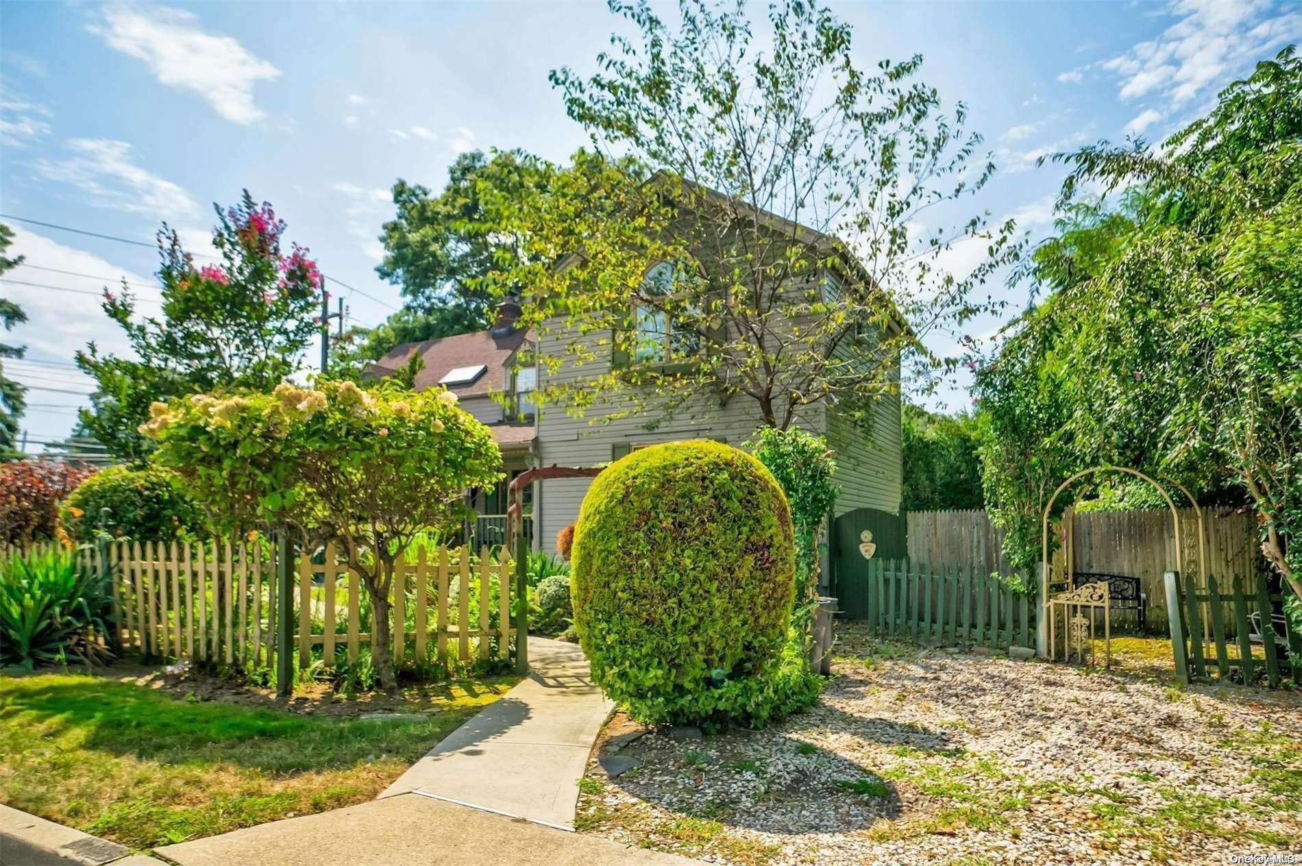 Single Family Monroe  Nassau County, NY 11783, MLS-L3568945-7