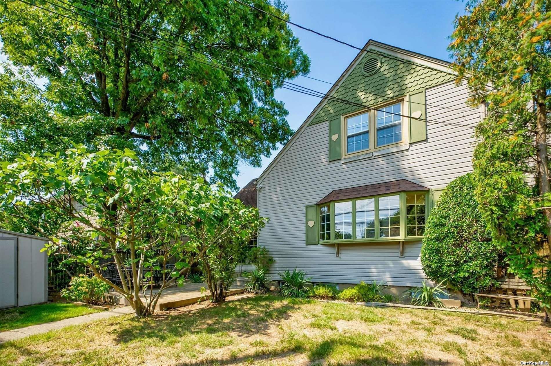 Single Family Monroe  Nassau County, NY 11783, MLS-L3568945-8