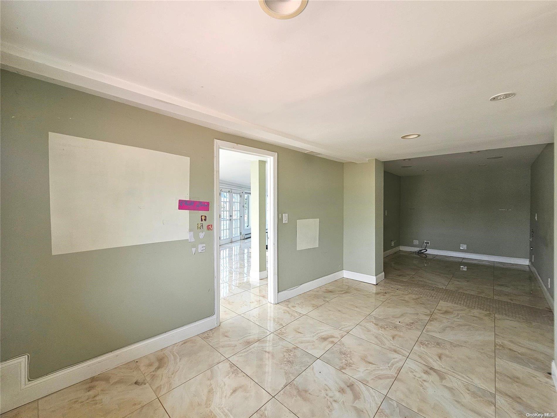 Single Family Van Buren  Nassau County, NY 11510, MLS-L3568968-13