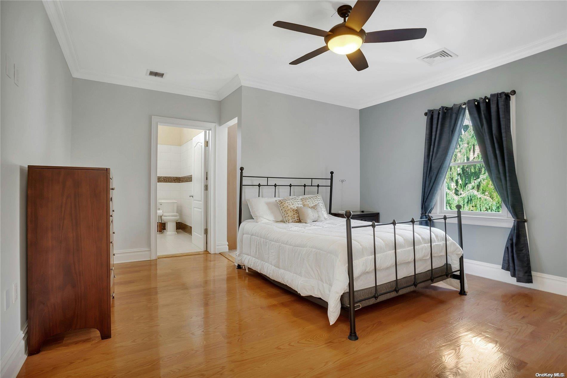 Single Family Boulevard  Queens, NY 11357, MLS-L3569142-21