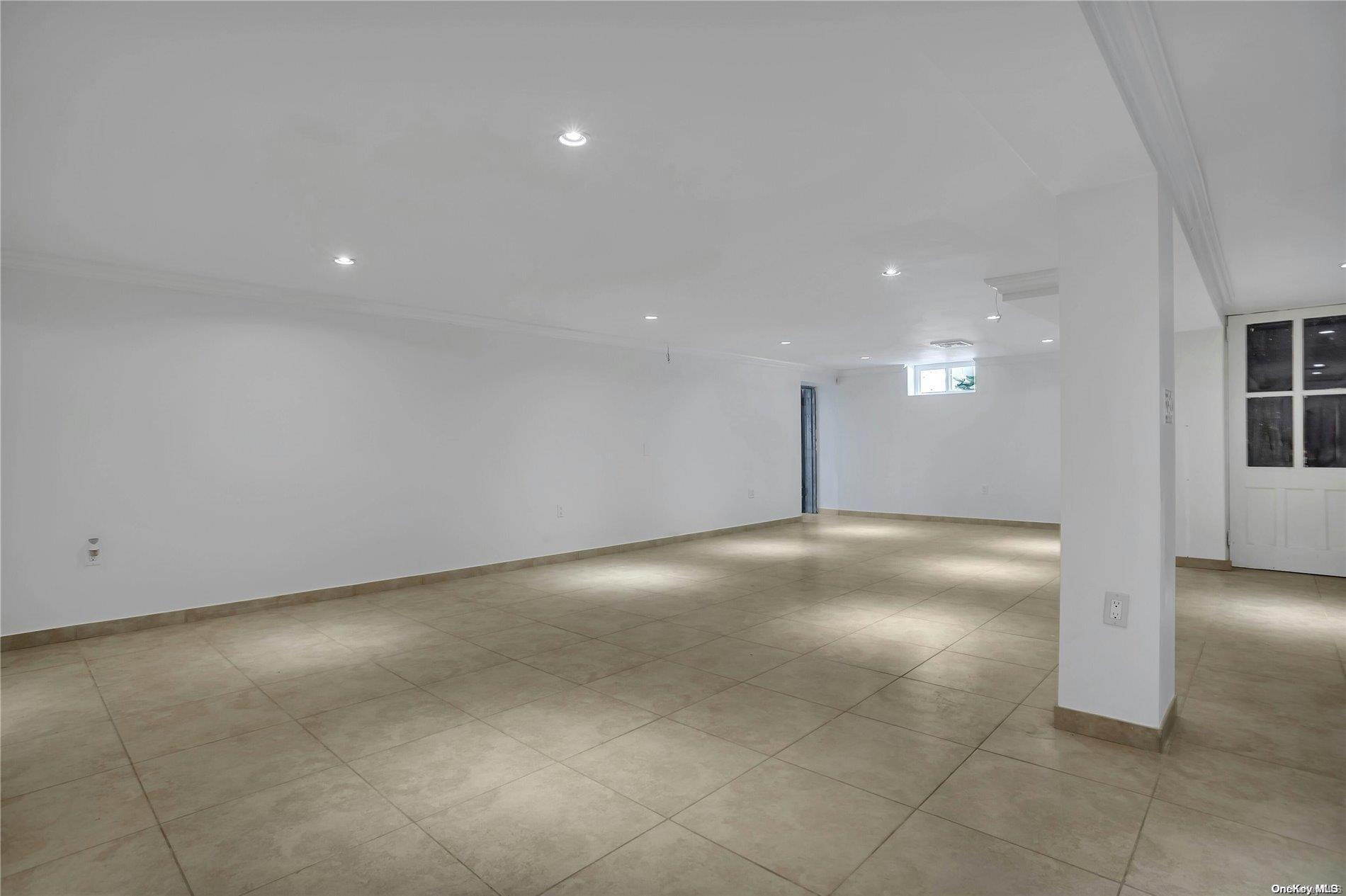 Single Family Boulevard  Queens, NY 11357, MLS-L3569142-28
