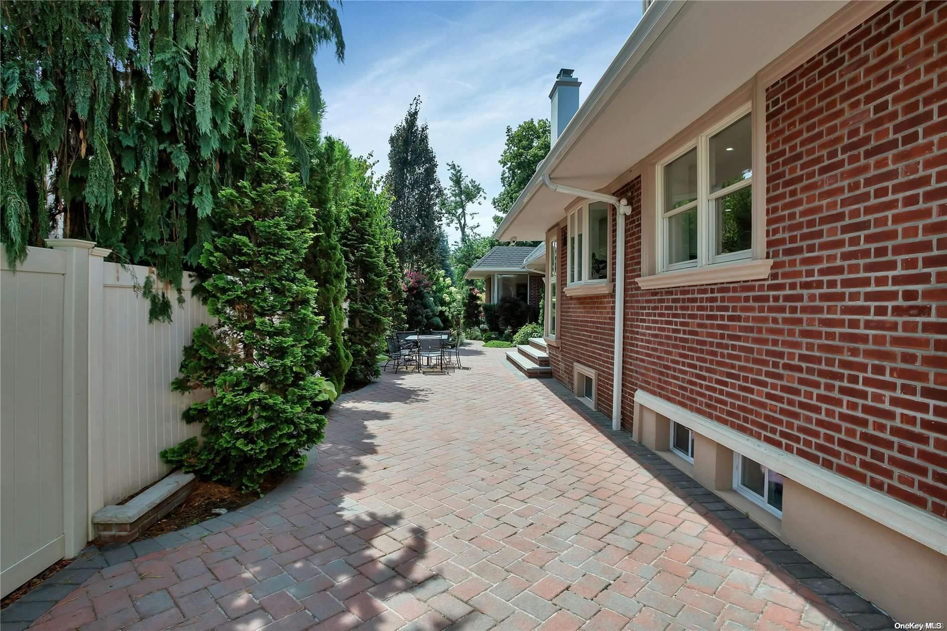 Single Family Boulevard  Queens, NY 11357, MLS-L3569142-31