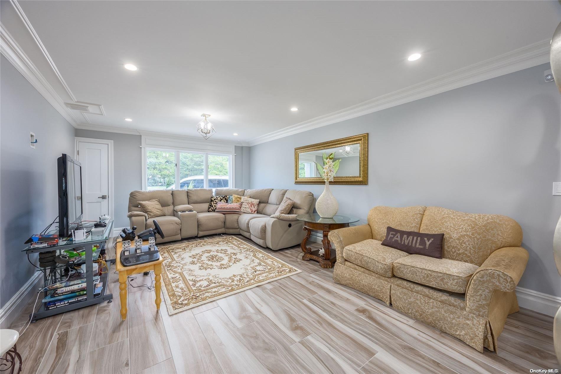 Single Family Old Neck  Suffolk County, NY 11934, MLS-L3569309-16
