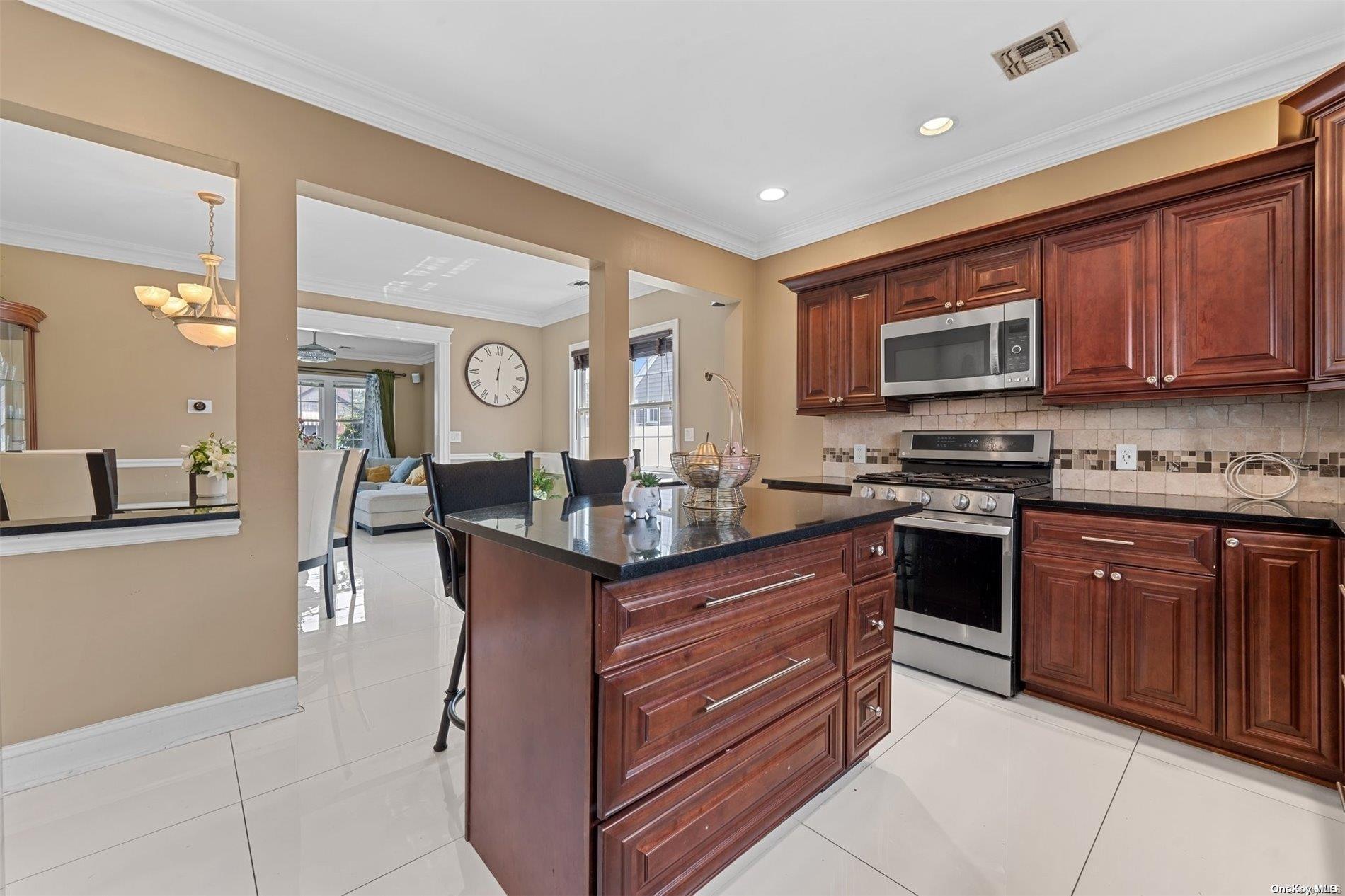 Single Family Sunrise  Nassau County, NY 11710, MLS-L3569391-6