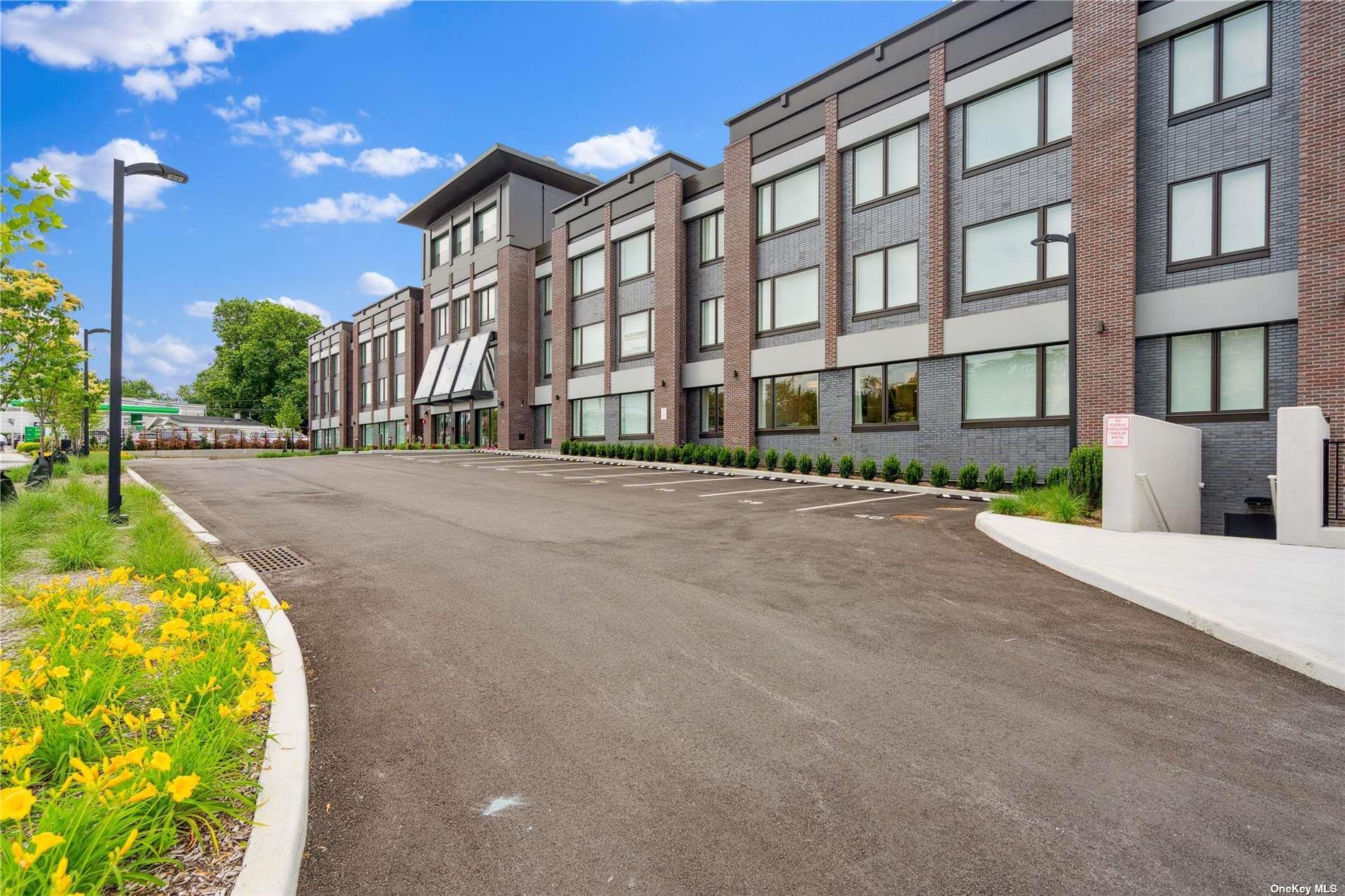 Condo Middle Neck  Nassau County, NY 11021, MLS-L3569427-2