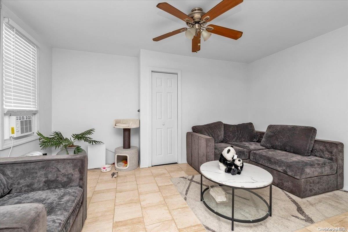 Single Family 15th  Queens, NY 11356, MLS-L3570107-2
