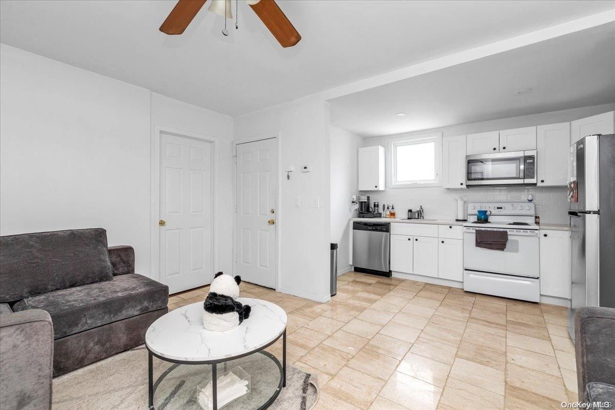 Single Family 15th  Queens, NY 11356, MLS-L3570107-5