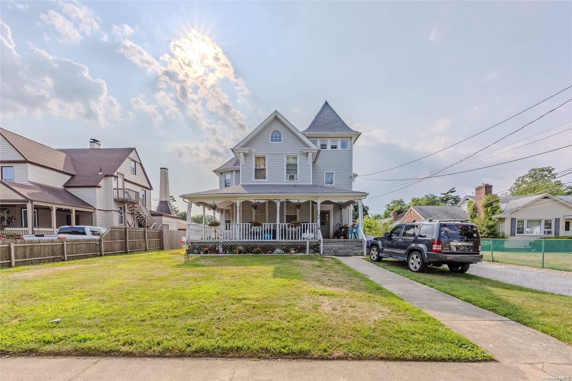 Single Family Park  Suffolk County, NY 11701, MLS-L3570613-2