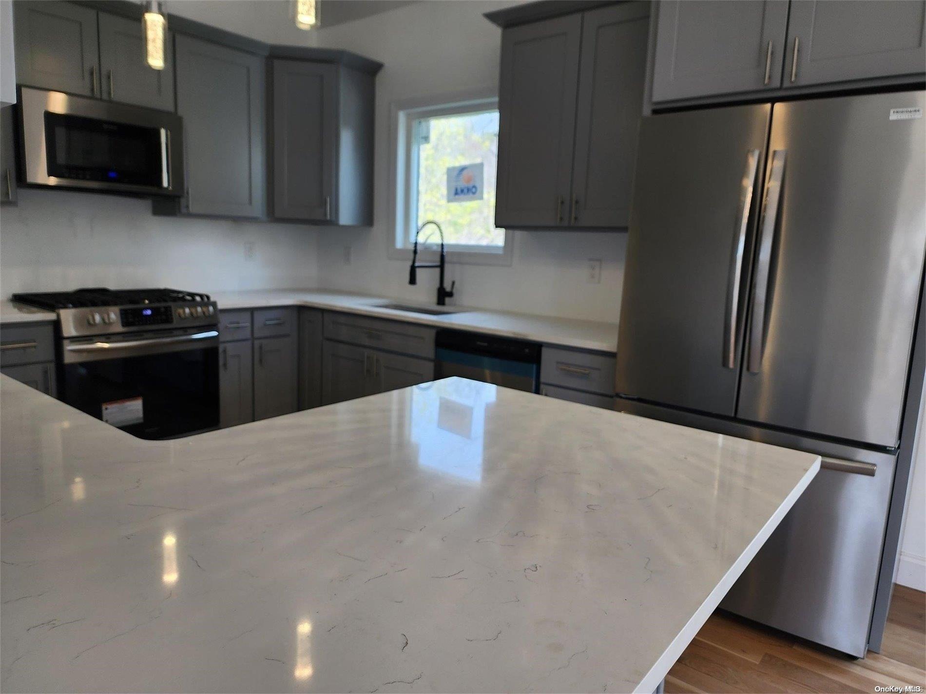 Single Family Harrison  Suffolk County, NY 11706, MLS-L3570901-5