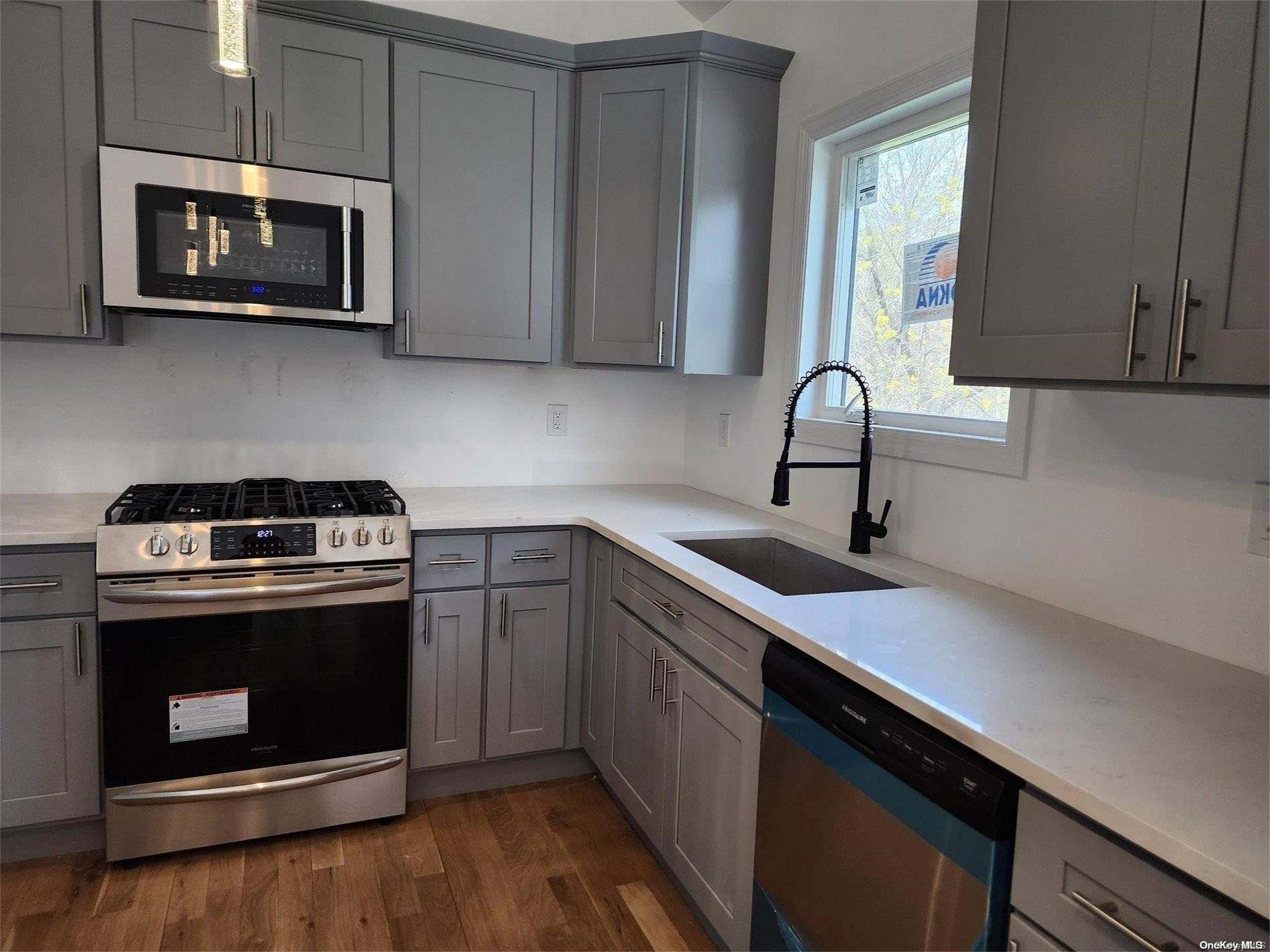 Single Family Harrison  Suffolk County, NY 11706, MLS-L3570901-8