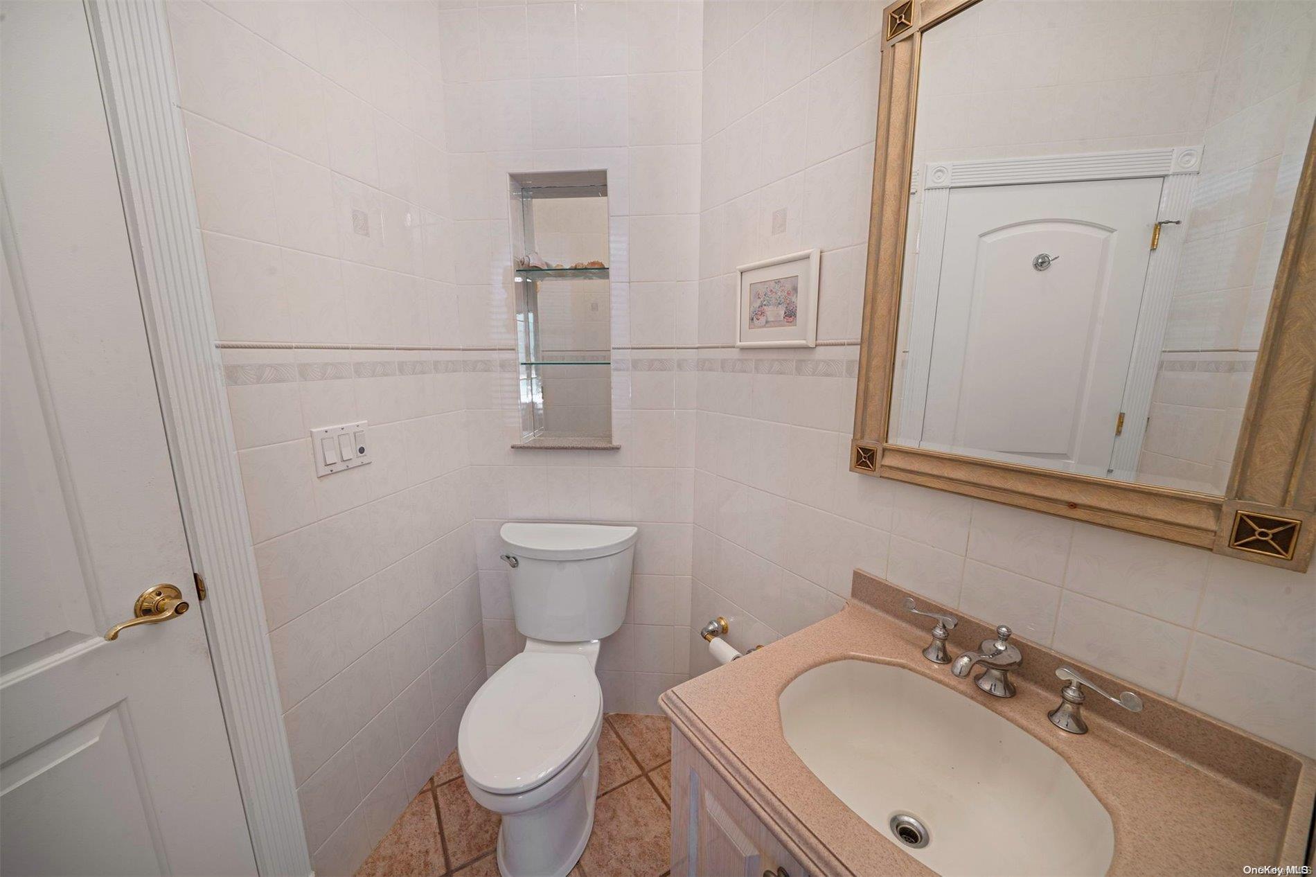 Single Family Old Neck  Suffolk County, NY 11934, MLS-L3571140-15