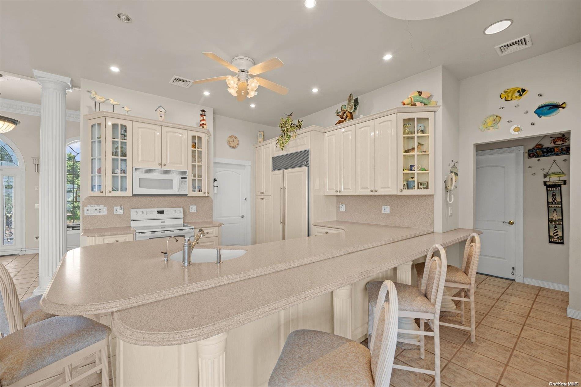 Single Family Old Neck  Suffolk County, NY 11934, MLS-L3571140-8